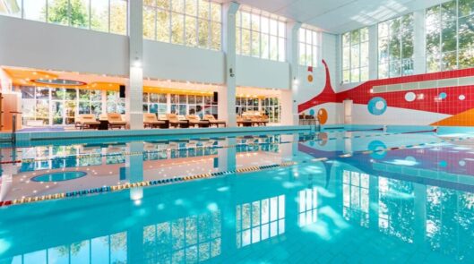 Крытый бассейн