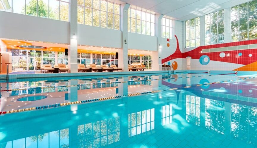 Крытый бассейн